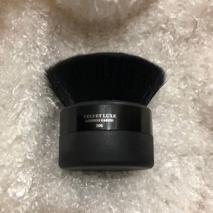 Velvet Luxe Goddess Kabuki Brush